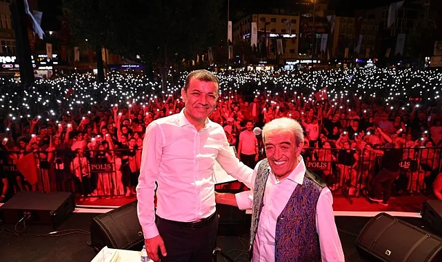 30 yıl sonra sevenleriyle buluştu