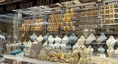 Altın yeni haftaya düşüşle başladı