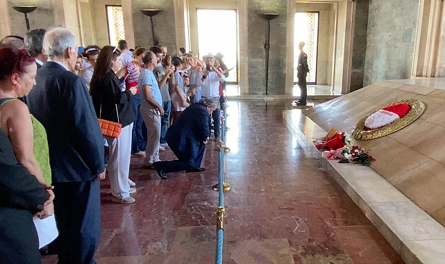 ATA Parti Genel Başkanı Atatürk'ü Türk töresine göre selamladı!