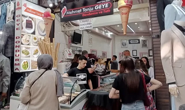 Bu işyerinde üretilen tatlılar peynir ekmek gibi satılıyor