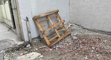 Bursa Gazcılar Mahallesinde inşaat malzemeleri çevreyi tehdit ediyor