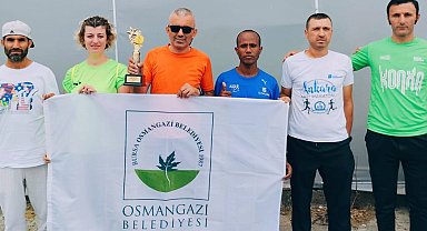 Bursa Osmangazili şampiyon atletlerden Başkan Aydın'a ziyaret