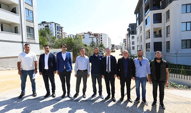 İnegöl Fatih Mahallesinde yeni yollara sathi kaplama yapılıyor