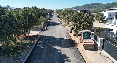 İzmir Güzelbahçe'de asfalt hamlesi