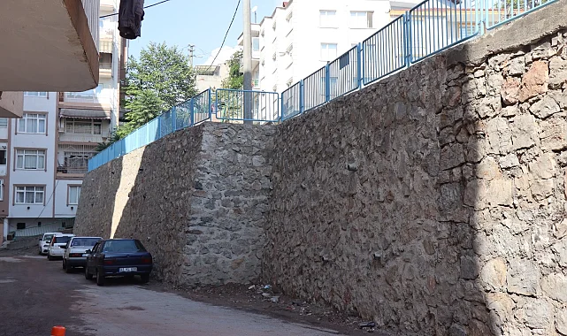 İzmit Belediyesi Zabıtan'da güvenliği sağlayan yeni duvarı tamamladı