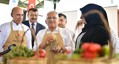 Kayseri Büyükşehir'den 1 tonluk sucuk döneri