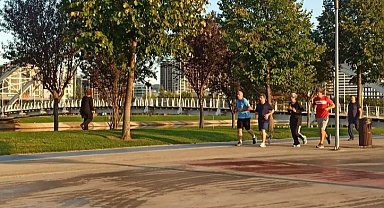 Mihraplı Kent Parkı Bursalıların spor merkezi olmayı sürdürüyor