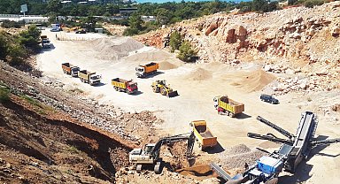 Muğla Büyükşehir hafriyat kamyonlarını uydu takip sistemi ile denetliyor