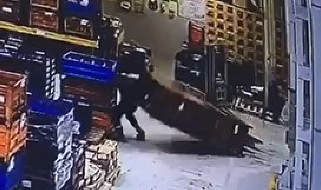 1 ton ağırlığındaki kasalar üzerine düştü!