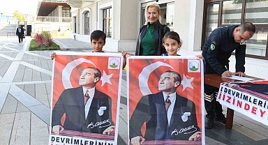 10 bin Ata posteri dağıtılmaya başlandı