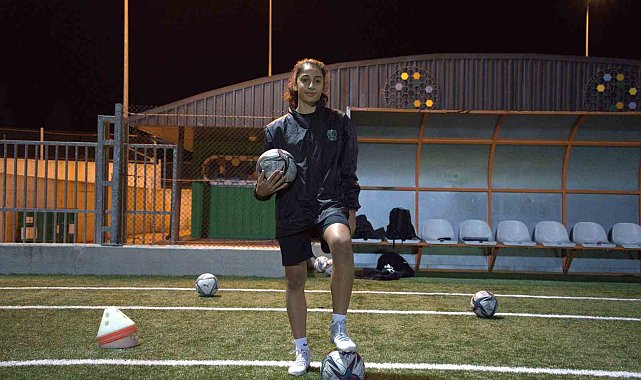 14 yaşında Sümeyye, kadın futbol ligleri tarihine geçti