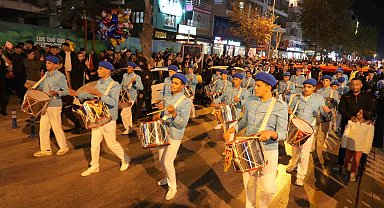 29 Ekim Cumhuriyet Bayramı'nda Niğde'de fener alayı düzenlendi