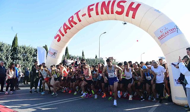 'Sancaktepe Cumhuriyet Koşusu' yüzlerce sporcunun katılımıyla gerçekleşti