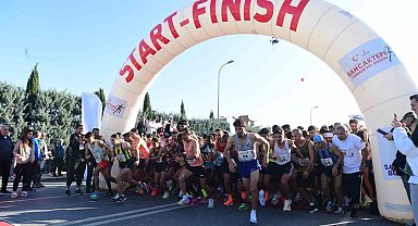'Sancaktepe Cumhuriyet Koşusu' yüzlerce sporcunun katılımıyla gerçekleşti