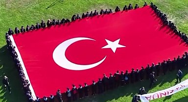 7'den 70'e binlerce kişi Cumhuriyet için koştu