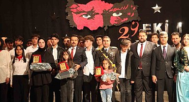 Ahlat'ta 29 Ekim Cumhuriyet Bayramı coşkuyla kutlandı