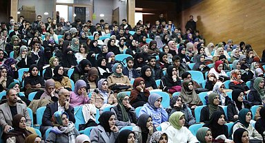 AİÇÜ'de "Din ve Teopolitik" konferansı düzenlendi