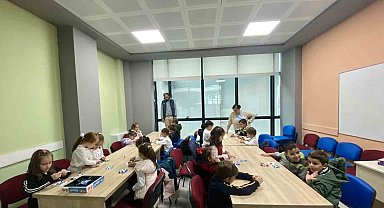 Akıl ve zeka oyunları geliştiriyor