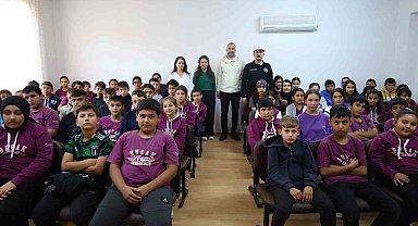 AKOM, okullarda afetlere karşı öğrencileri bilgilendiriyor