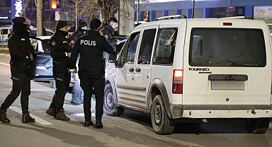 Aksaray'da araç ve şahıslar didik didik aranıyor