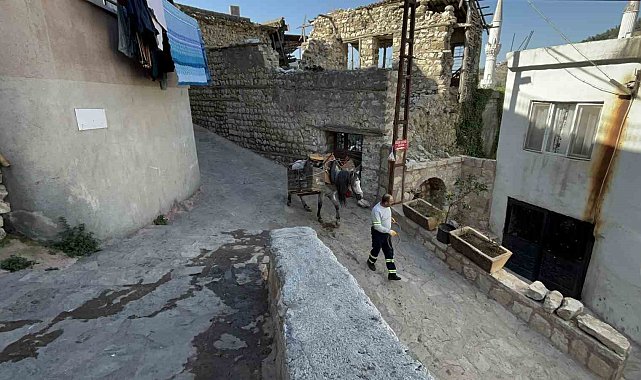 Araç giremeyen dar ve engebeli sokakların temizliği Kıroğlan'dan soruluyor