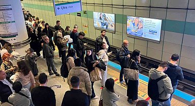 Arıza nedeniyle metro seferleri aksadı, vatandaş 45 dakika bekledi