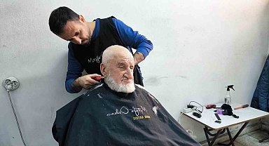Artvinli genç kuaför yaşlılara vefa borcunu mesleğiyle ödüyor