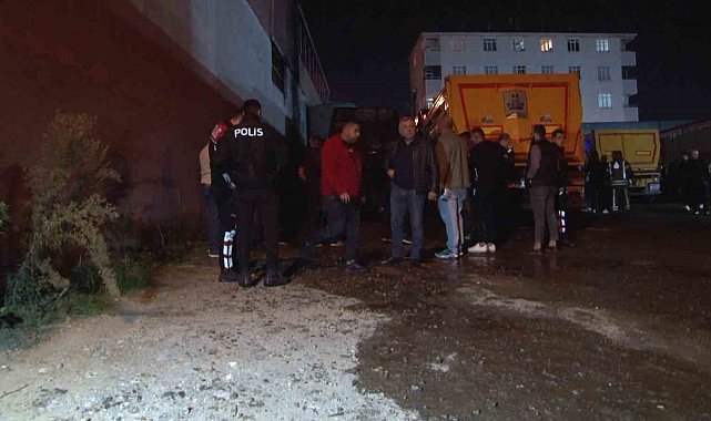 Ataşehir'de hafriyat kamyonları alev alev yandı