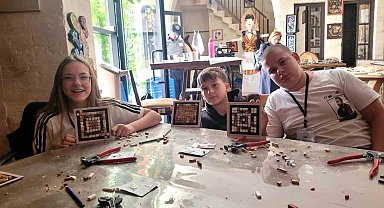 Avrupalı öğrenciler Nizip'te mozaik yapmayı öğrendi