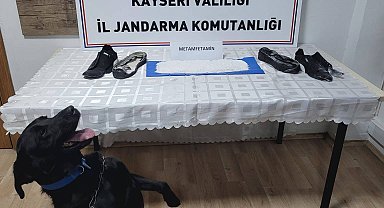 Ayakkabıya gizlenmiş 1 kilo uyuşturucu bulundu