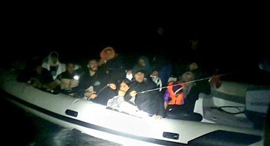 Ayvalık açıklarında 18 düzensiz göçmen kurtarıldı