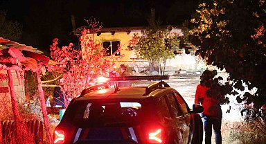 Babasını ve ağabeyini bıçaklayıp evi ateşe veren şahıs ifadesinde kendisiyle çelişti