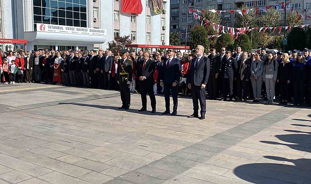 Bahçelievler Belediyesi'nden Cumhuriyet'in 101. yılına özel sürpriz: 101 çocuğa bisiklet dağıtıldı