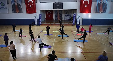 Bakırköy'de kadınlar hem spor yapıyor hem sosyalleşiyor