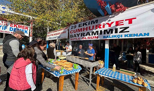 Balıkçı Kenan'da gelenek bozulmadı, 2 gün ücretsiz balık ekmek ikram edildi