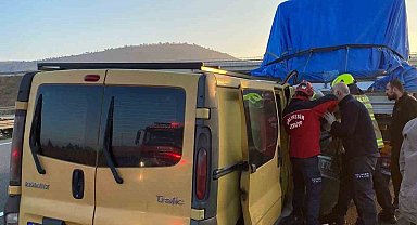 Balıkesir'de otoyolda trafik kazası: 3 yaralı