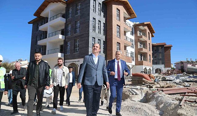 Başkan Altay Kadınhanı ilçe merkezindeki kentsel dönüşüm çalışmalarını inceledi