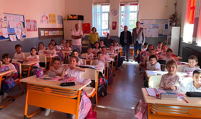 Başkan Taşyasan'dan minik öğrencilere kırtasiye seti