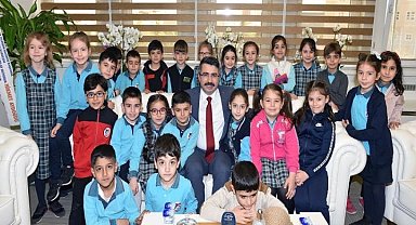 Başkan Yılmaz, "Kız çocukları, Allah'ın bir emaneti, milletin ikbal ışığıdır"