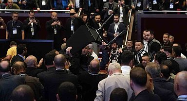 Beşiktaş kongresinde kavga çıktı, sandalyeler havada uçuştu