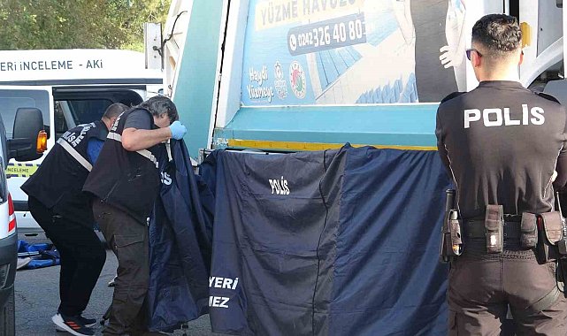 Bisikletiyle düşüp çöp kamyonunun altında kalan 11 yaşındaki çocuk hayatını kaybetti