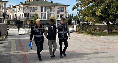 Burdur'da anahtarı üzerinde unutulan park halindeki aracı çalan şüpheli tutuklandı