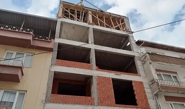 Bursa Elmasbahçeler'de güvenlik önlemi alınmayan inşaat vatandaşları tedirgin ediyor
