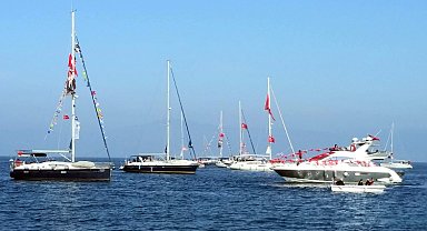 Bursa Mudanya'da Cumhuriyet sevdası denize taştı