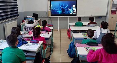 Bursa'da ilk ders "Dersimiz Cumhuriyete Doğru"