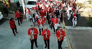 Bursa'da miniklerden Cumhuriyet yürüyüşü