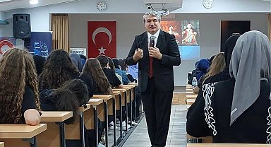 Bursa'da ödüllü bilim insanları gençlerle buluştu