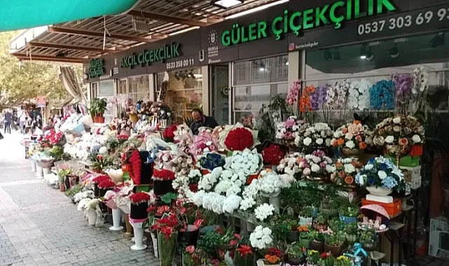 Bursa'daki pasaj çiftlerin uğrak yeri oluyor