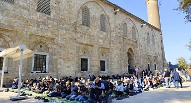 Bursalılar Ulucami'ye akın etti