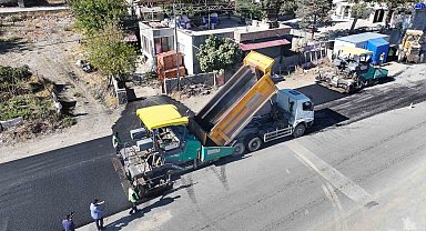 Büyükşehir, Türkoğlu'nun ana caddesinde asfalta başladı